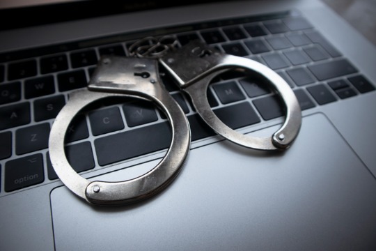 handcuffs-on-laptop-cybercrime-concept 540x360